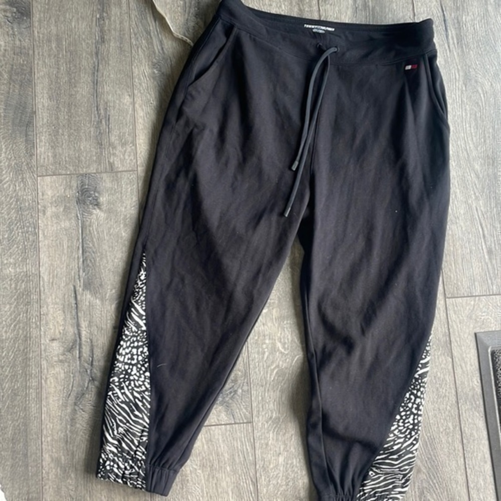 NWT Tommy Hilfiger pants womens sweat pants size 1X Black & animal print